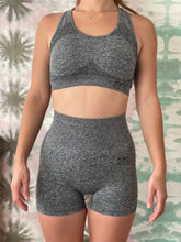 Cargar imagen en el visor de la galería, PREMIUM QUALITY RTA WOMEN SPORTS/GYM FITNESS SUIT/SET
